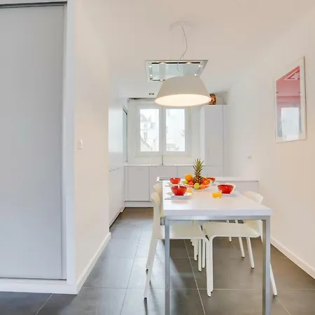 Luminous 2br, In The Heart Of Daire